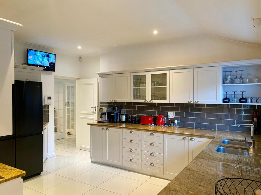 To Let 5 Bedroom Property for Rent in Constantia Western Cape